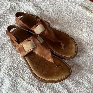 Born Thong tan and canvas beige sandal